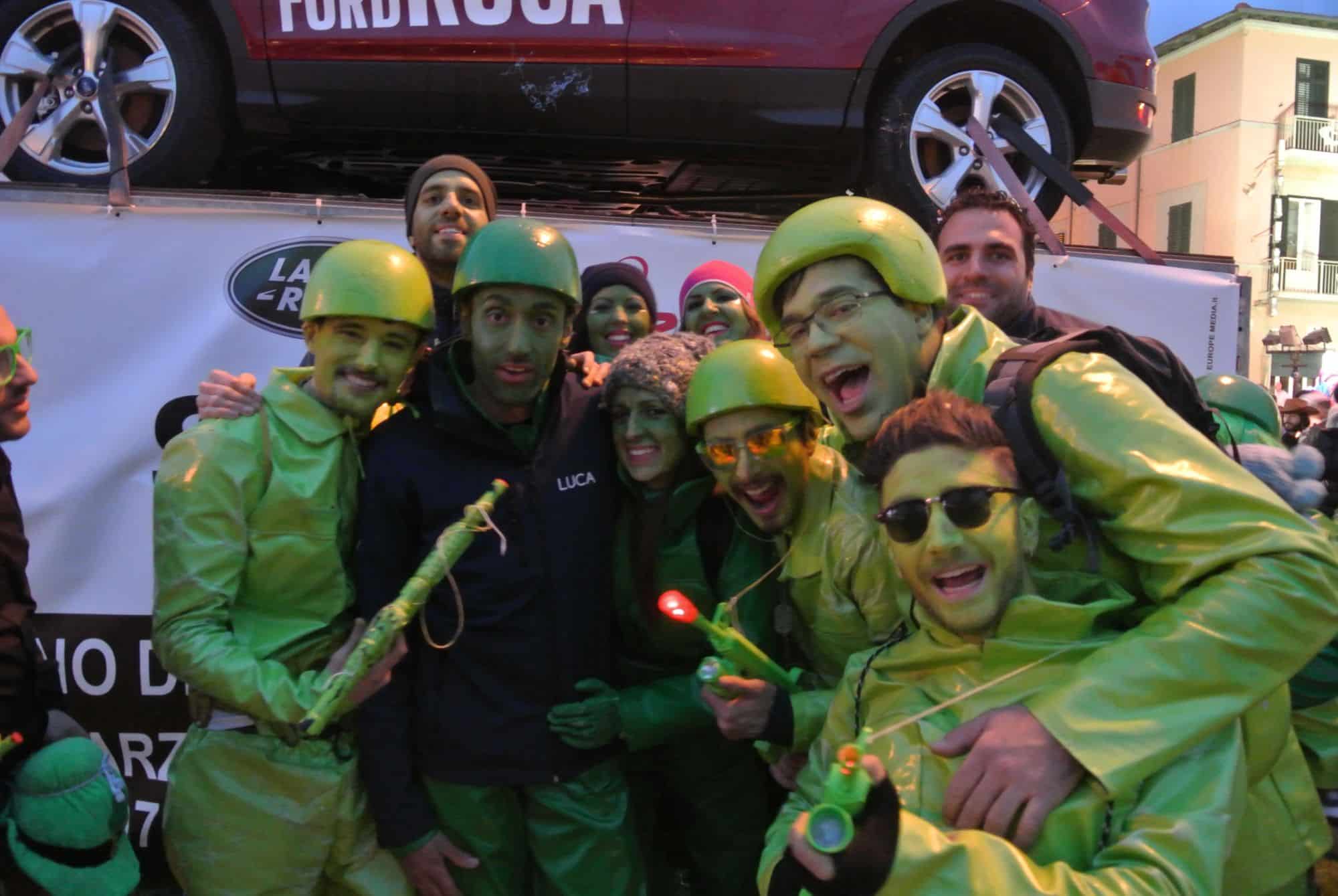 Carnevale di Viareggio 2017, Luca Bertozzi trionfa tra le mascherate di gruppo e vola in seconda categoria