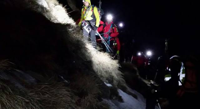 Due escursionisti restano bloccati dal ghiaccio in montagna
