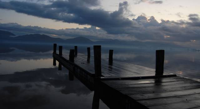 Sospeso sul lago