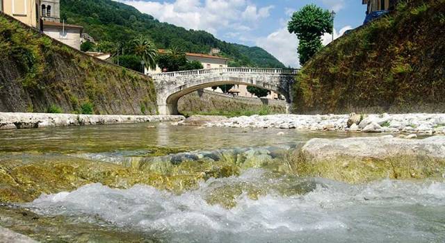 Seravezza pulisce il suo fiume, coinvolti cittadini Comune ed associazioni