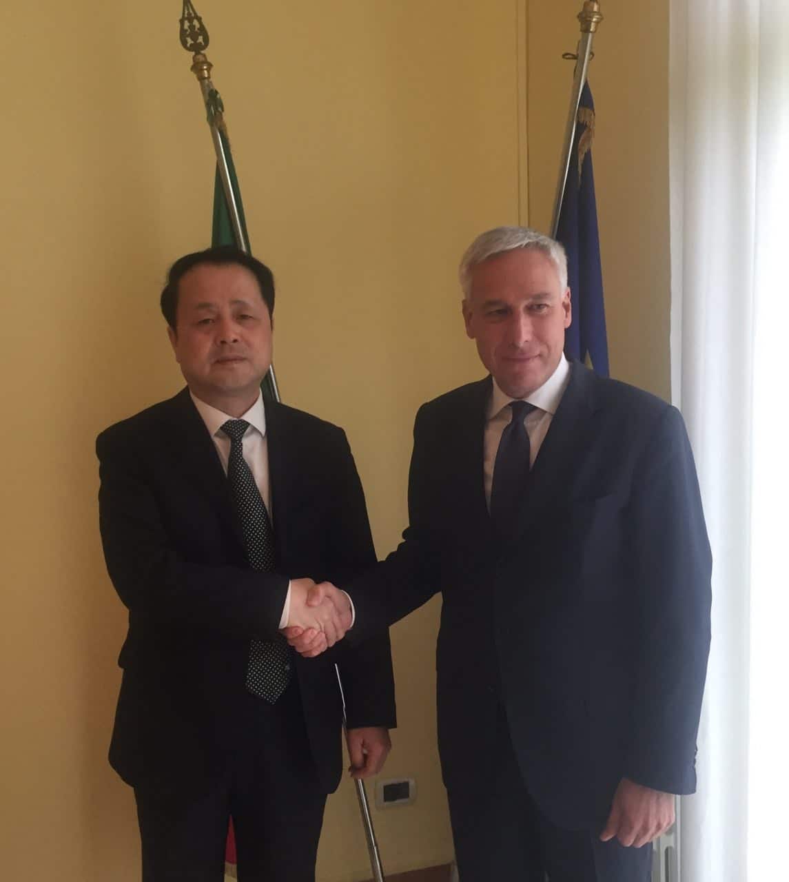 del ghingaro incontra console cinese