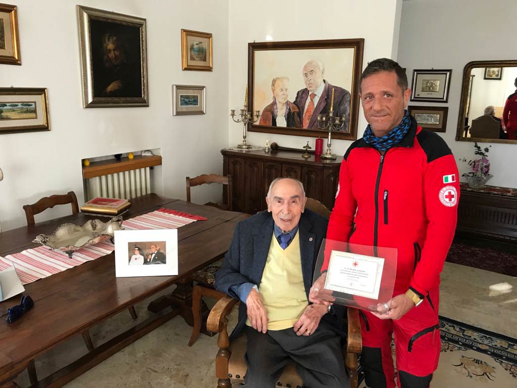 il Dr. Michele Lunardini, premiato dalla Croce Rossa Italiana