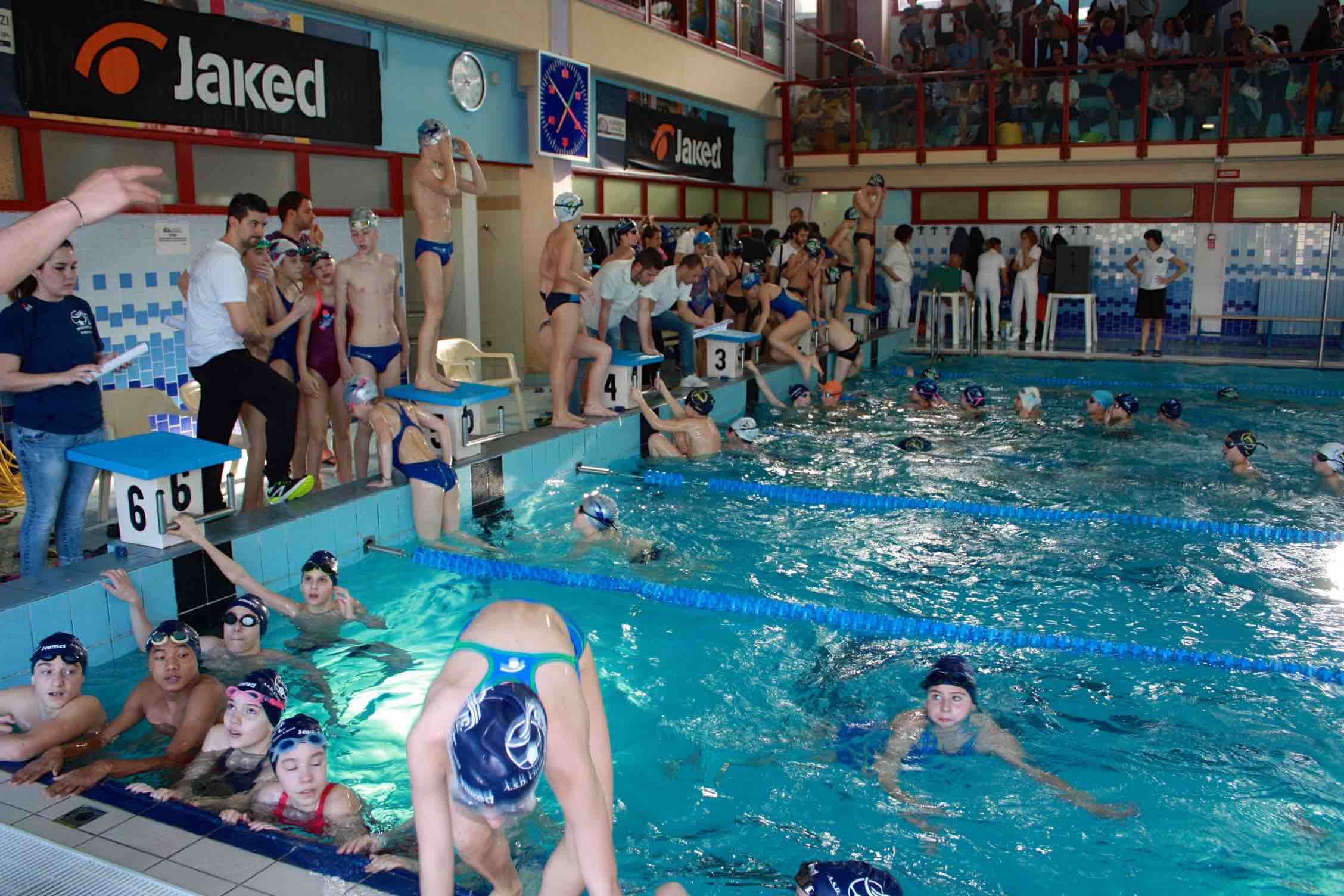 Oltre 300 iscritti per il trofeo di nuoto a Camaiore