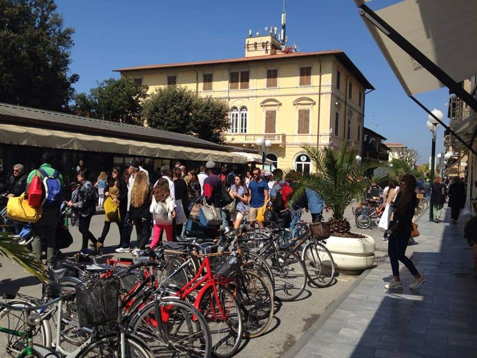 “Troppi venditori abusivi a Forte dei Marmi”