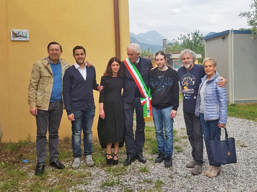 Intitolata allo scultore Edoardo Dini la palestra della scuola elementare del Frasso