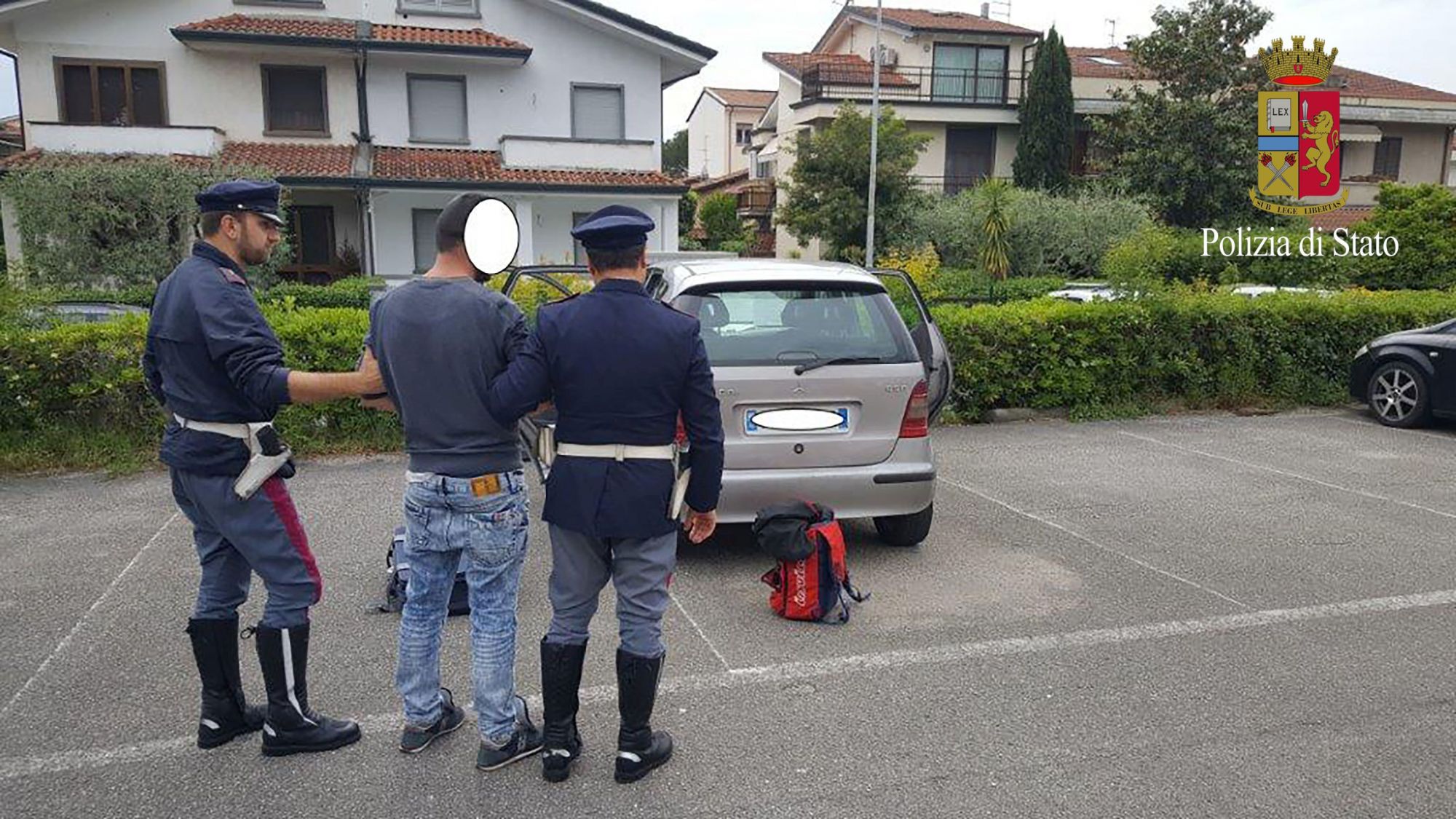 Rientra in Italia dopo il rimpatrio: arrestato dalla Polstrada a Viareggio