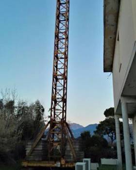 Rimosso traliccio Telecom in via Tonfano,  era abbandonato da anni