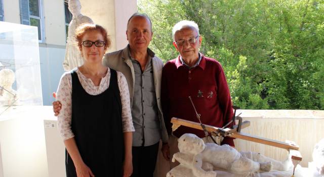 Viviani dona “Il Bambino”, un altro bozzetto per il Museo di Pietrasanta