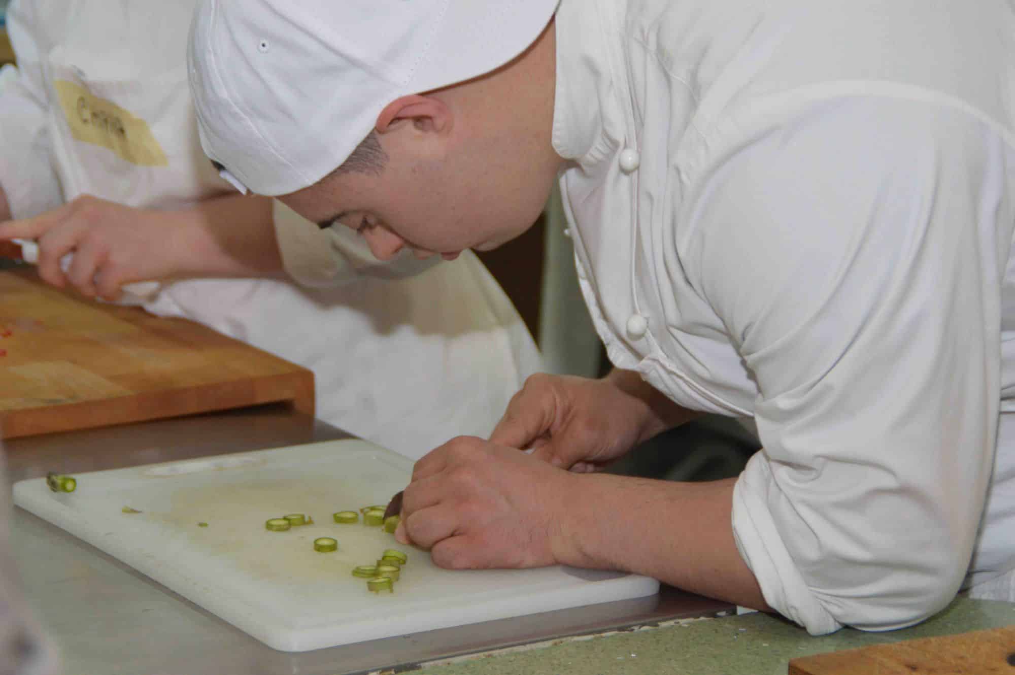 I ragazzi con sindrome di down a lezione di pasticceria