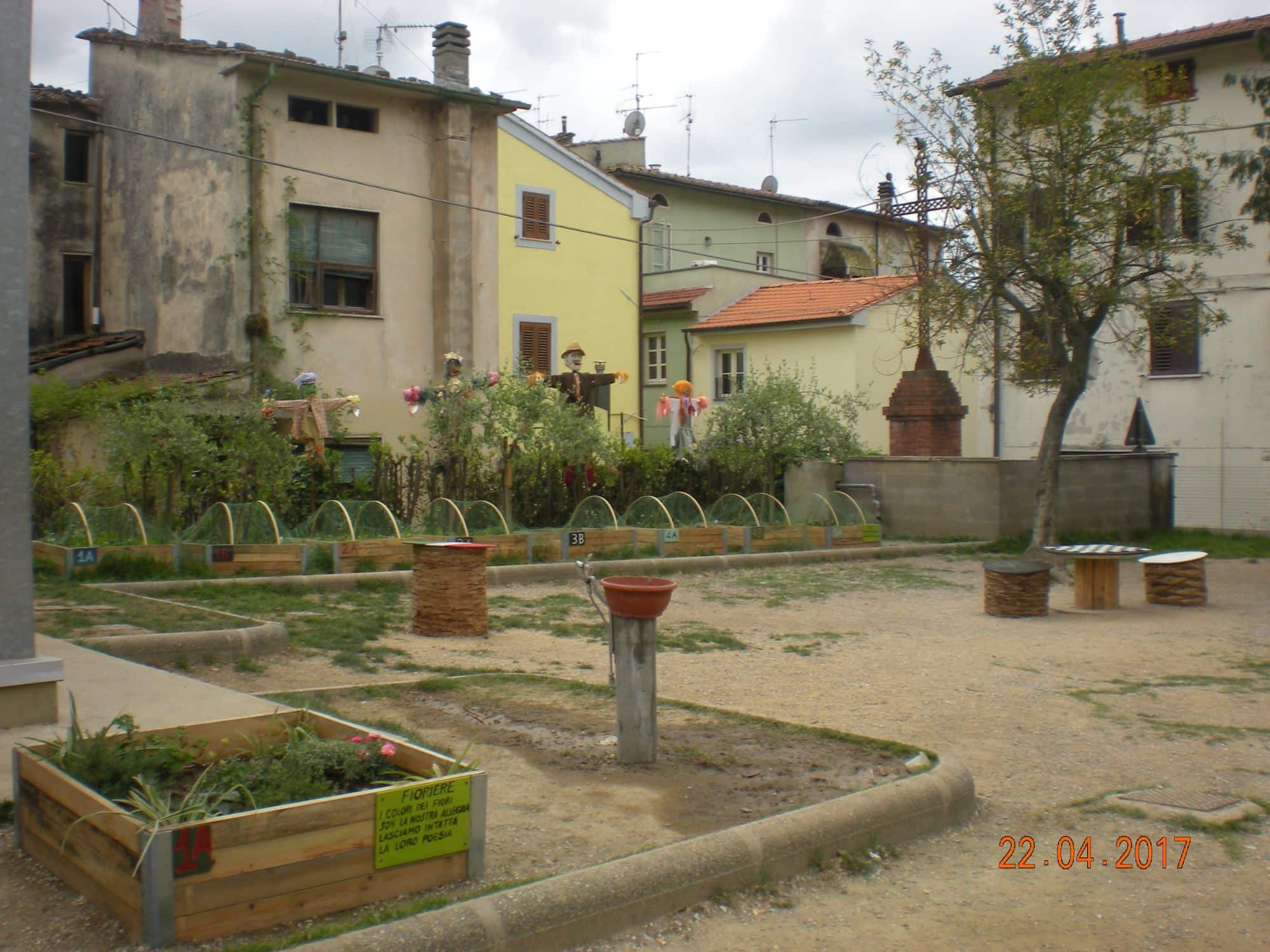 orto fontana fioriera spaventapasseri