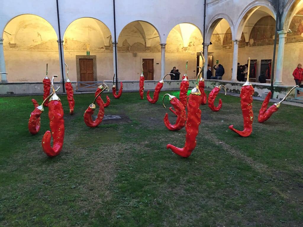 I peperoncini giganti di Giuseppe Carta battono il muro 50mila presenze