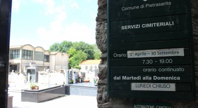 Sistemati infissi e loculi al cimitero di Strettoia