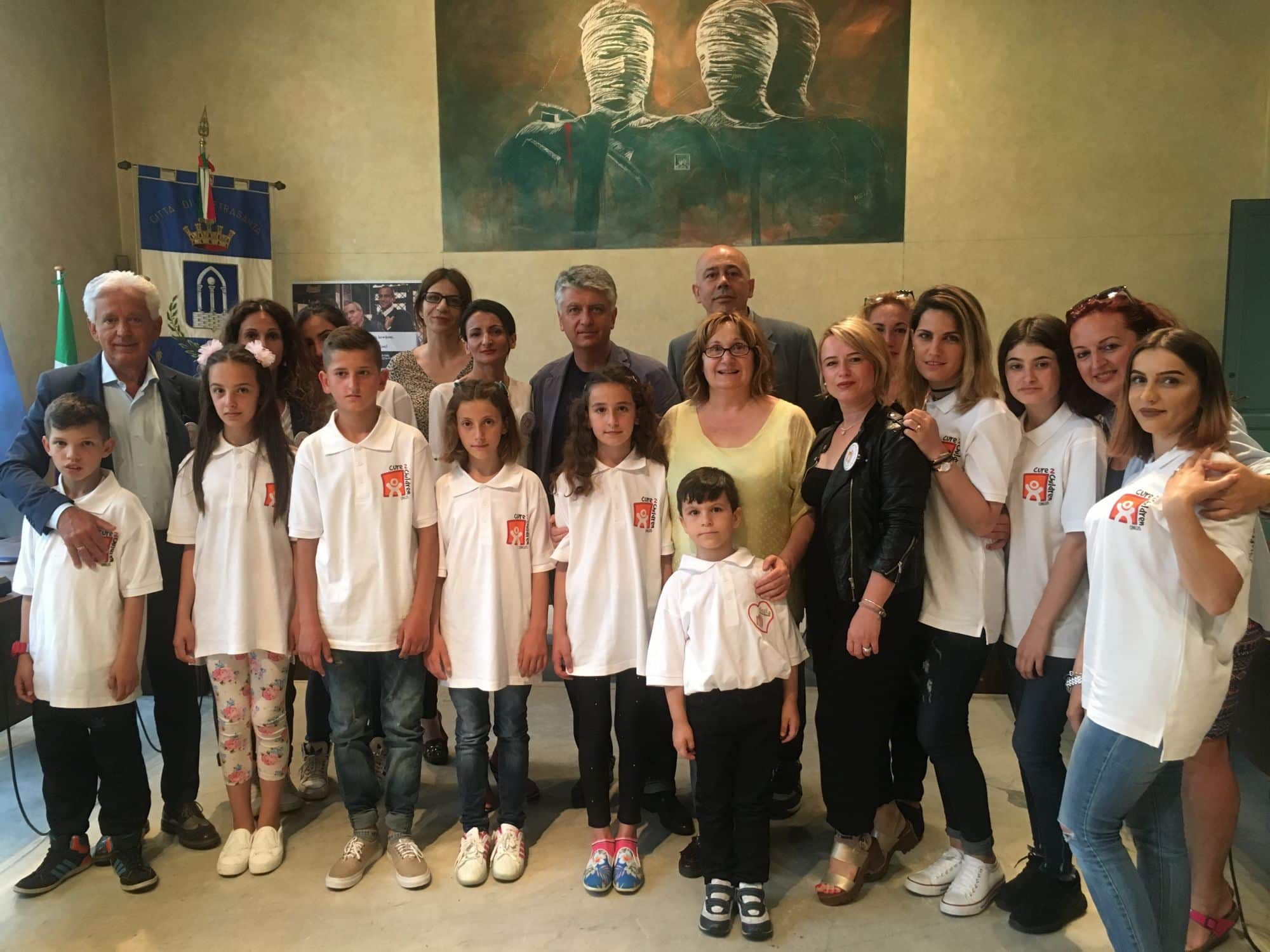 Foto Cure2Children bambini kosovo a pietrasanta