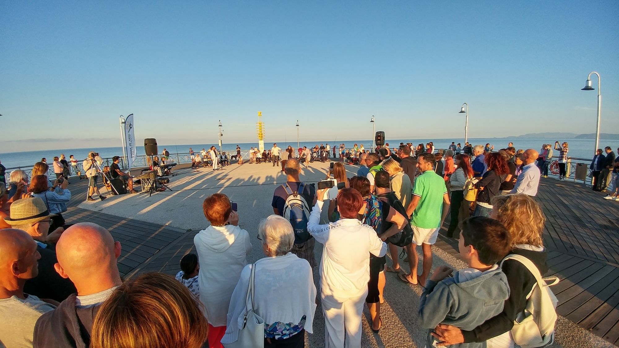 Un successo per il saluto all’estate sul pontile di Tonfano, musica, danza e lirica