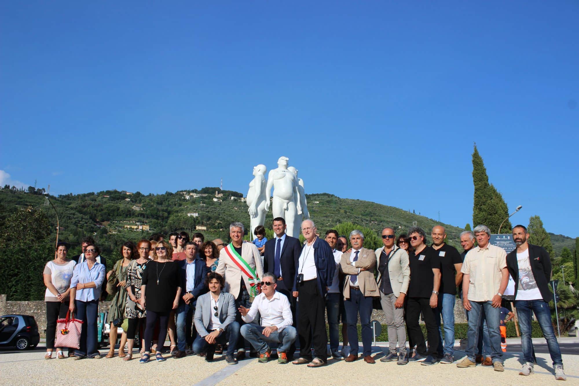 Inaugurata la rotatoria Kiribati, via Provinciale Vallecchia entra nel Parco della Scultura