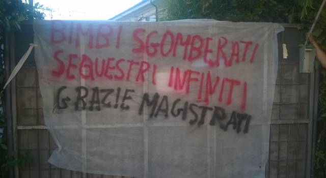 Banner Tour per le vie di Viareggio della Brigata sociale Antisfratto e Unione Inquilini