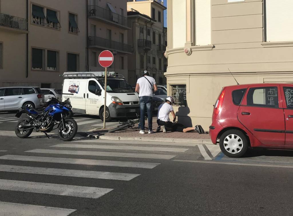 spettacolare arresto in passeggiata