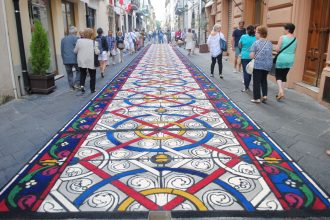 tappeti di segatura di Camaiore 2017 destinazione terra