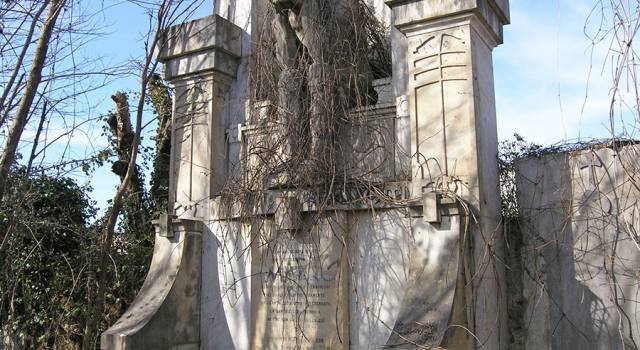 Cimitero vecchio di Querceta, ok al recupero e valorizzazione