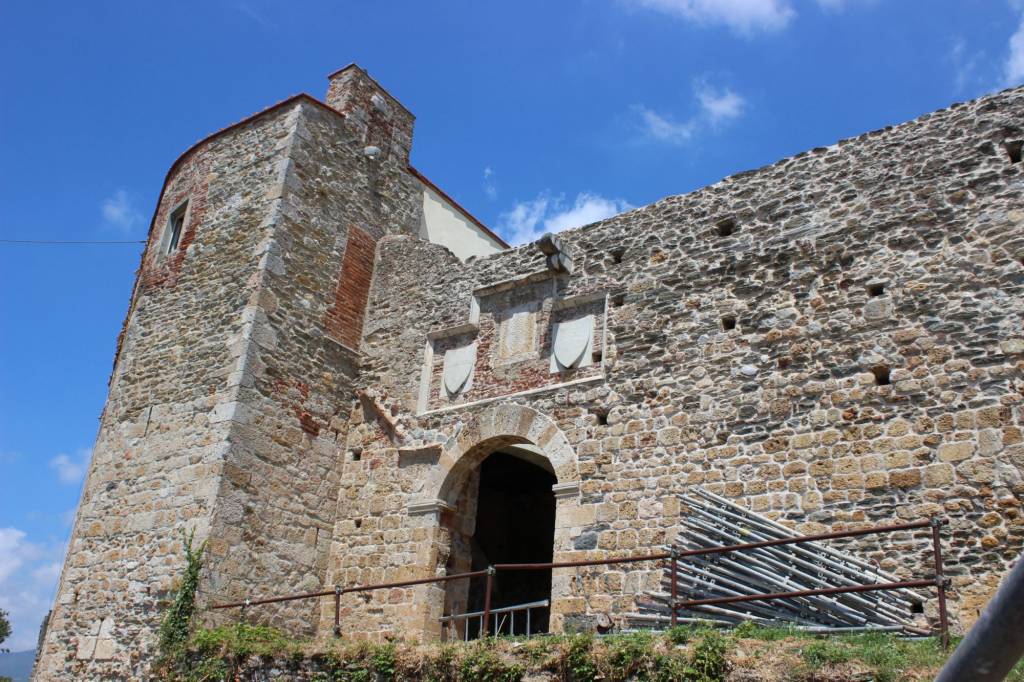 Foto facciata Rocca di Sala recupero