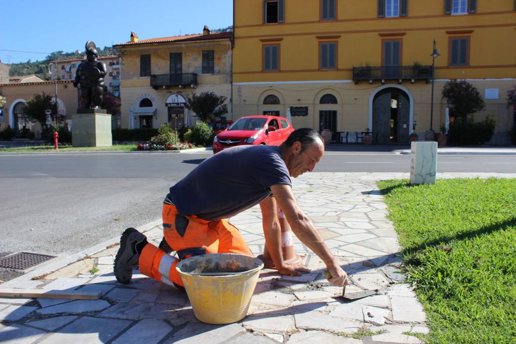 Foto riparazione marciapiede