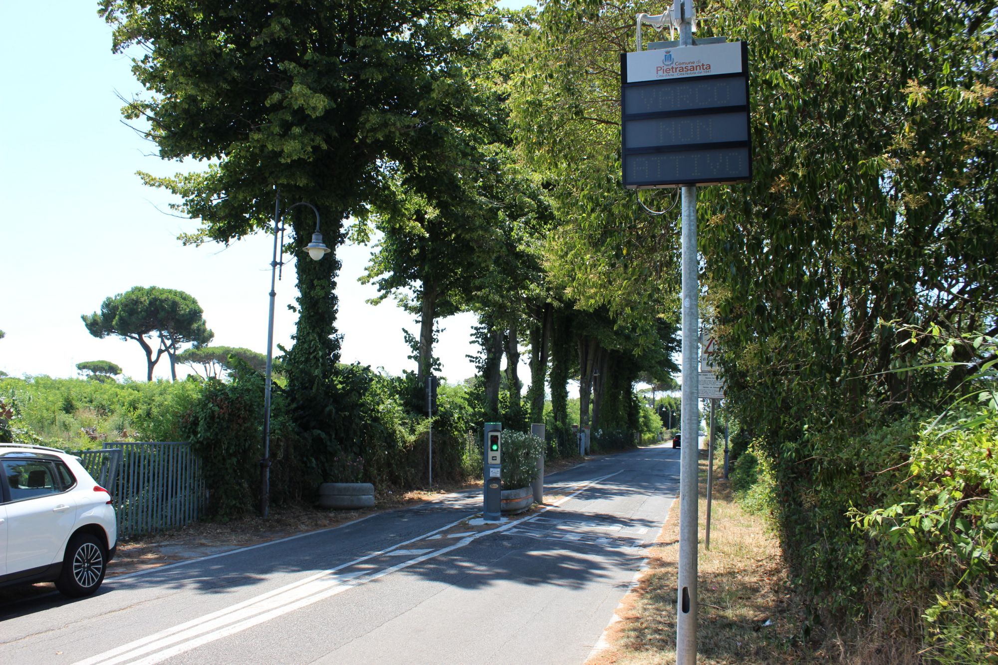 Varchi elettronici anti-camion lungo il viale Apua e Strettoia