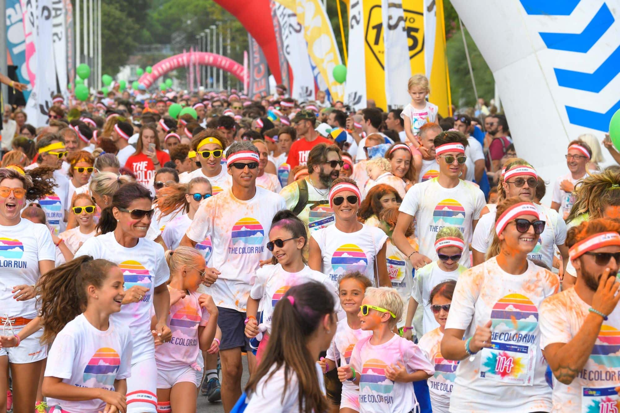 In 5000 alla Color Run, Lido si colora di divertimento. Le foto