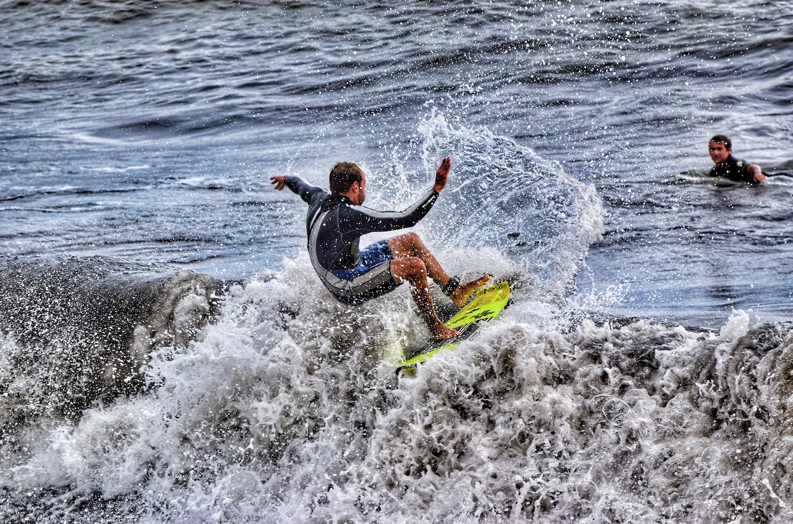 “Surfiamo Forte”, da metà giugno lezioni di surf e open day sul surf per persone con disabilità