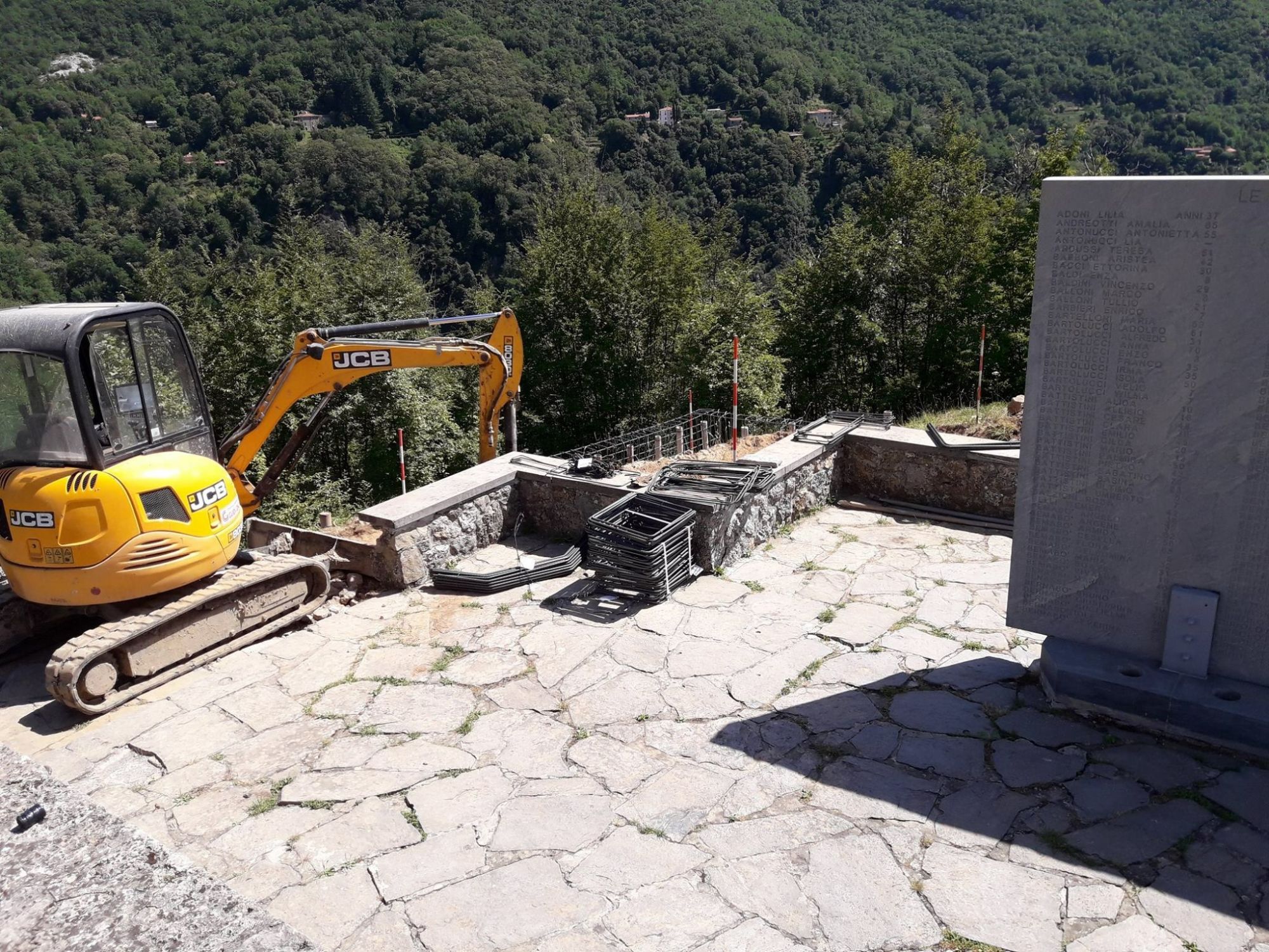 Iniziato il cantiere per la Campana della Pace di Romano Cosci all’Ossario di Sant’Anna di Stazzema