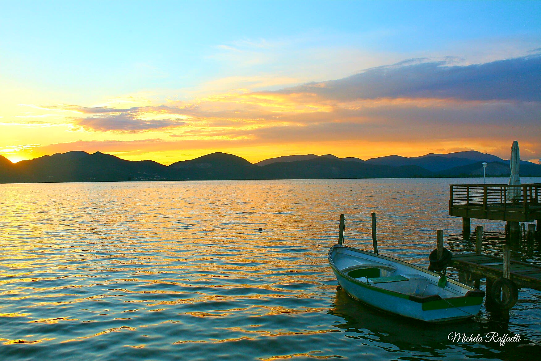 Tramonto sul lago