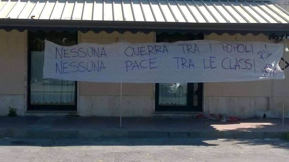 “Nessuna guerra tra i popoli”, striscioni a Massarosa e Viareggio