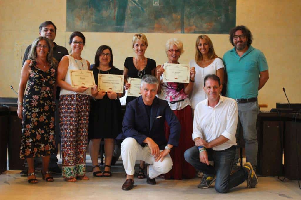 Foto consegna premio vetrina Medievale