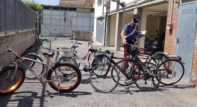 Rubano bici da un&#8217;abitazione a Forte dei Marmi. Arrestati due giovani