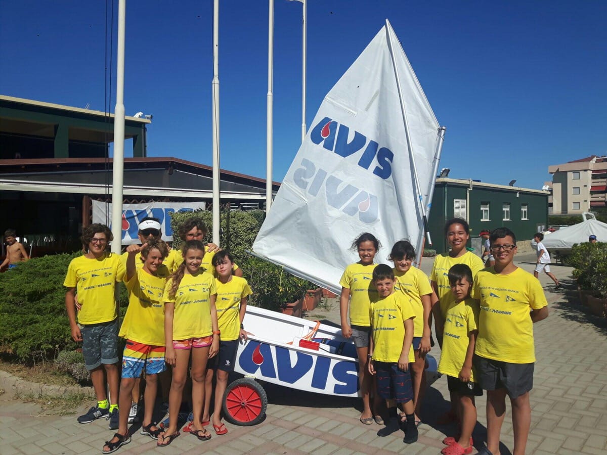 I giovani timonieri della Scuola Vela Valentin Mankin in partenza per Crotone.