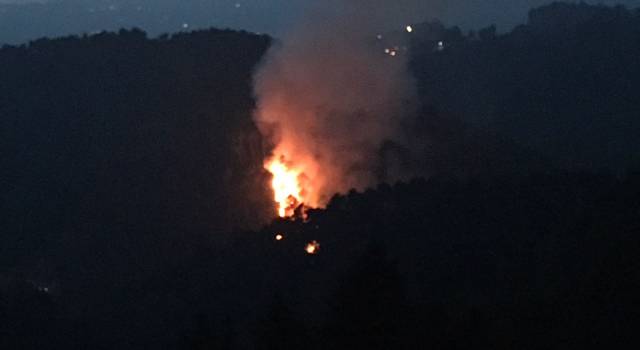 Incendio a Massarosa, 5 ettari di bosco andati in fumo