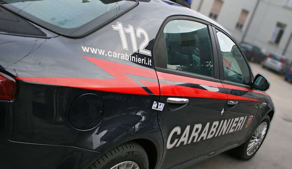morde un carabiniere