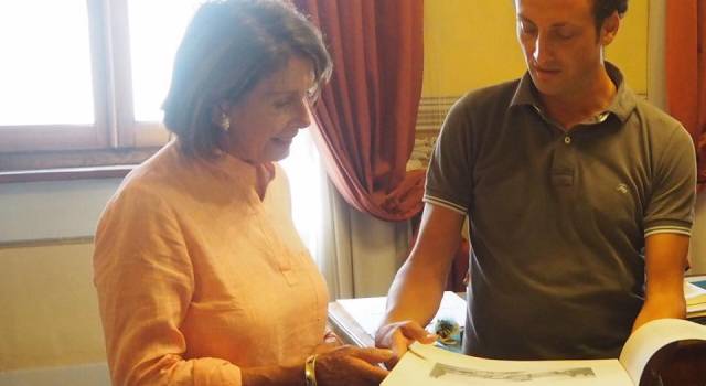 Nancy Pelosi a sorpresa a Camaiore in cerca delle origini della famiglia