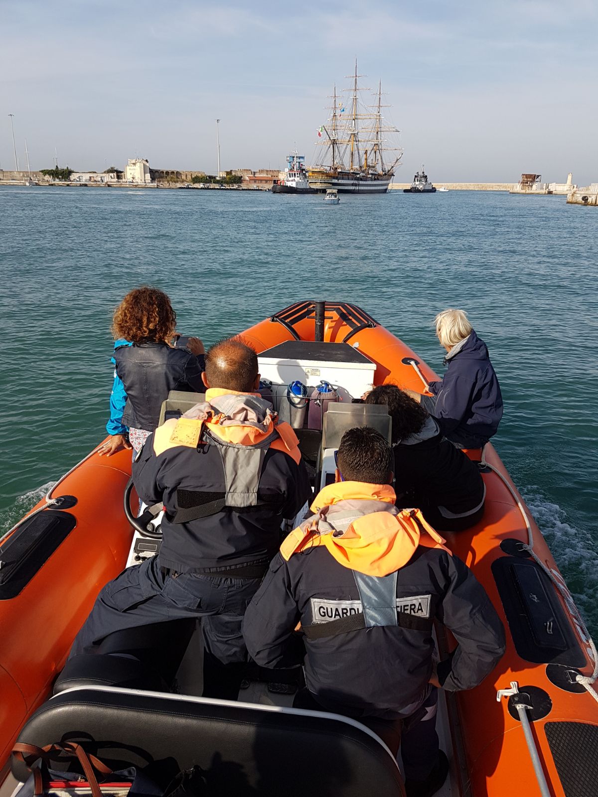 Rimane impigliata nelle reti da pesca. Liberata in mare la tartaruga “Ruga”