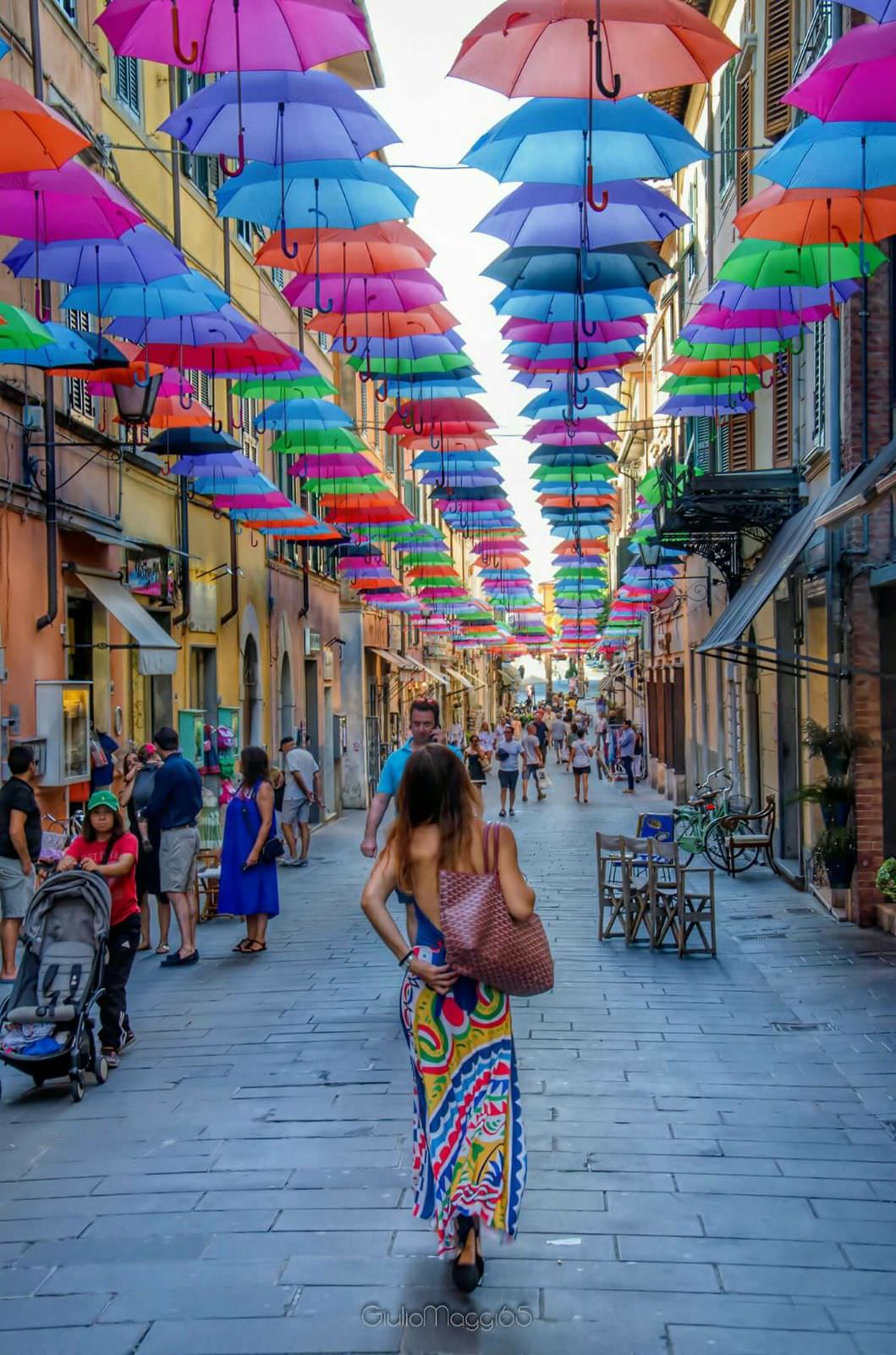 Riconsegna degli ombrelli che hanno colorato l’estate di Pietrasanta