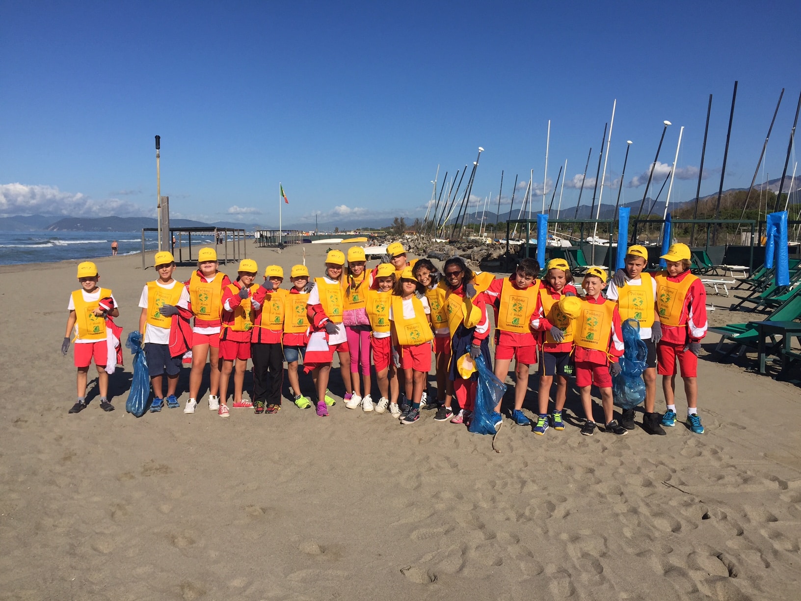 Oltre trecento  bambini puliscono la spiaggia, attività fisica e salute con il progetto Move Up