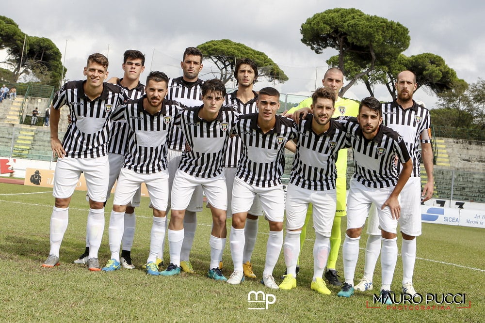 Viareggio vince 3-0 e resta in testa alla classifica di serie D