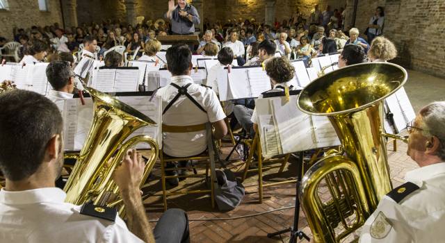 Corpo Musicale G.Puccini di Bozzano, tra Volontariato e generosità ospite nella Marche