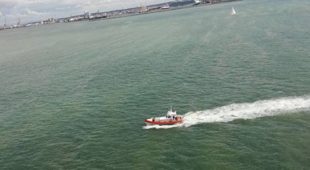 Mare sicuro, entra nel vivo l&#8217;attività della Guardia Costiera: tratti in salvo due diportisti e un bagnante