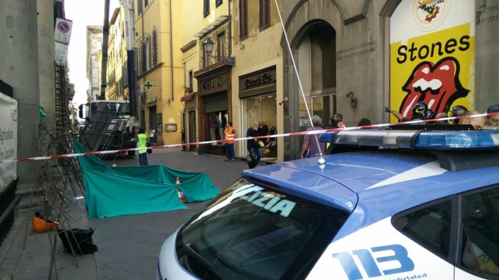 Morti due operai a Lucca mentre preparano la festa di Santa Croce