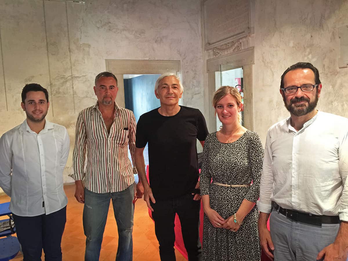 Mostra rivelazioni, suggestive visite guidate con l’artista