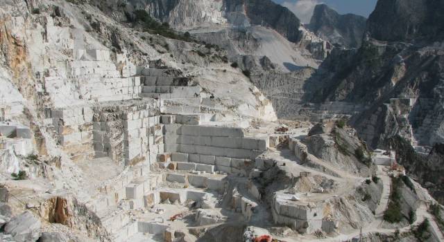Chiuse temporaneamente sei cave con estrazioni di marmo abusive sulle Alpi Apuane