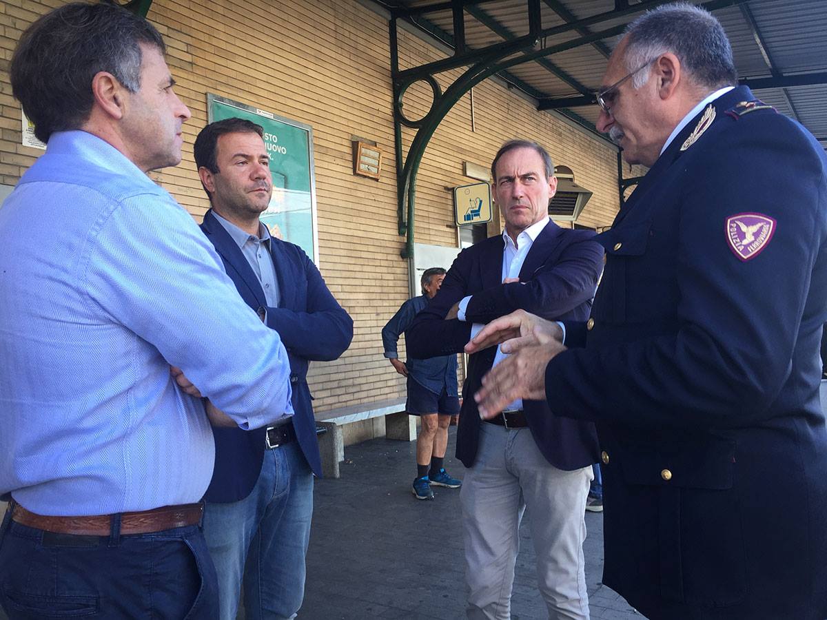 Stazione ferroviaria di Querceta, chiude la sala d’aspetto per contrastare i bivacchi