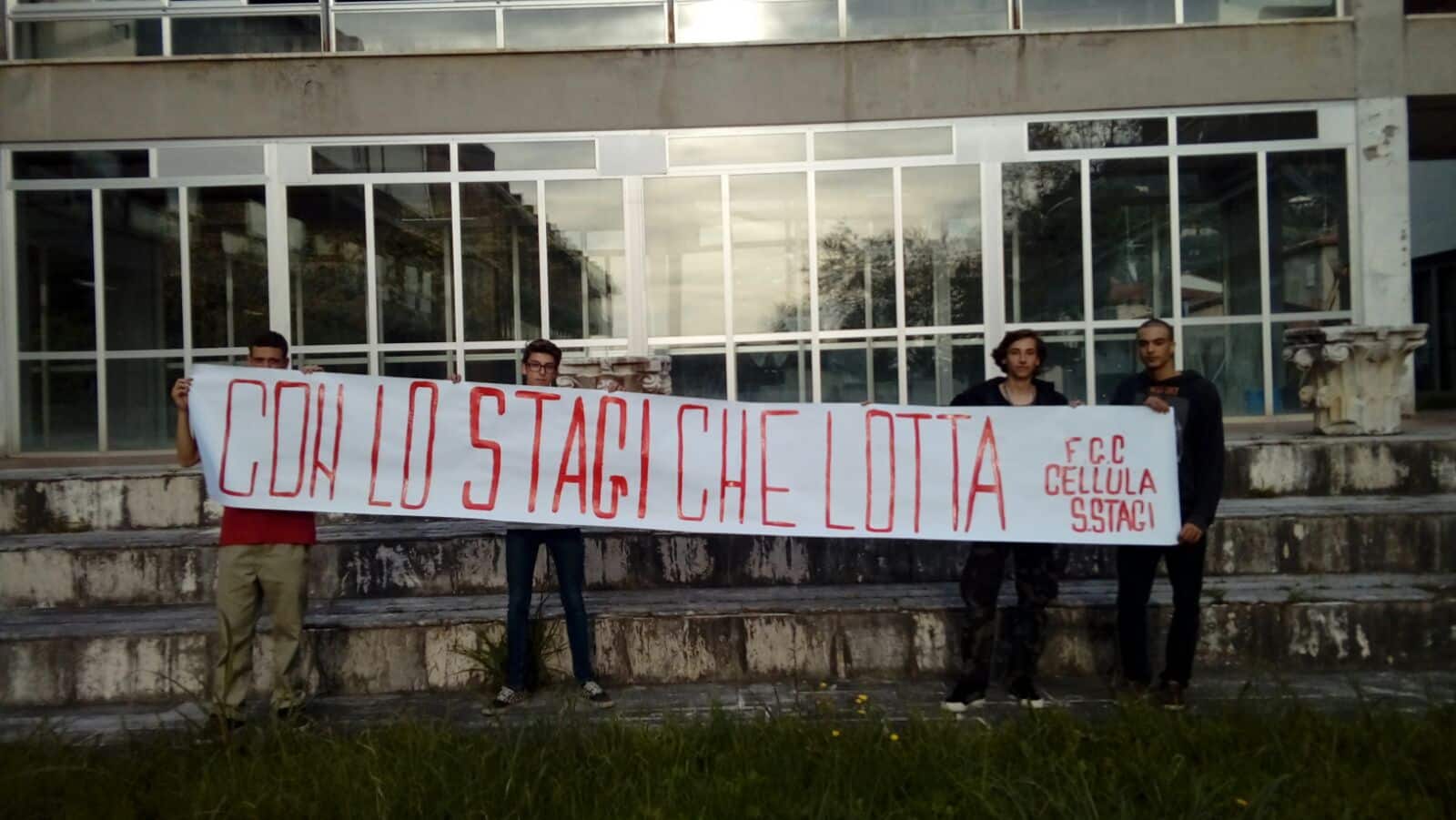 Il Fronte della Gioventù Comunista con gli studenti dello Stagi