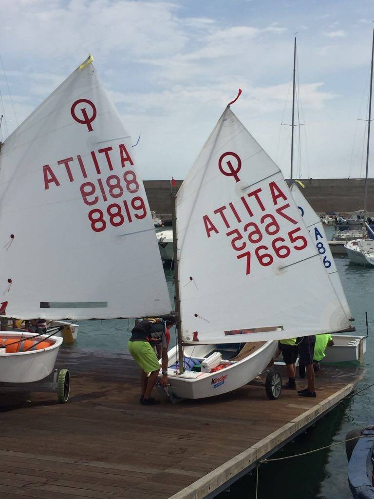 barche in acqua copia