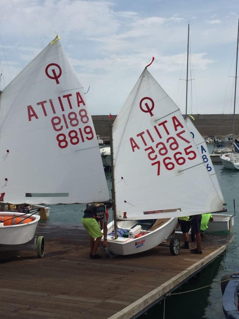 barche in acqua copia